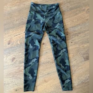 ⚡️Old Navy Green and Black Camouflage Leggings